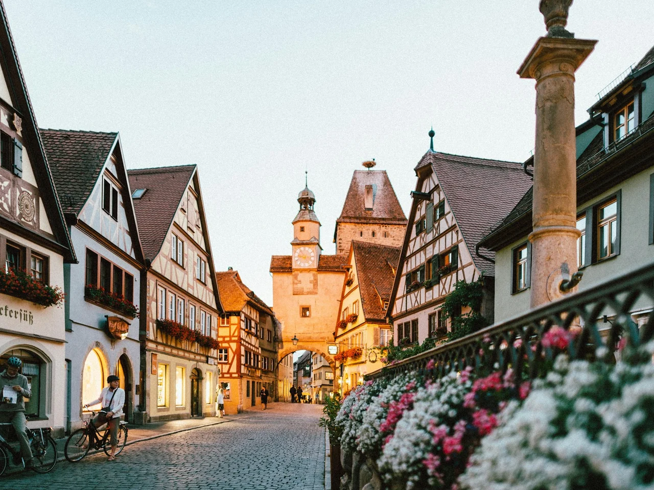 Arquitetura medieval nas ruas de Rothenburg ob der Tauber, Alemanha