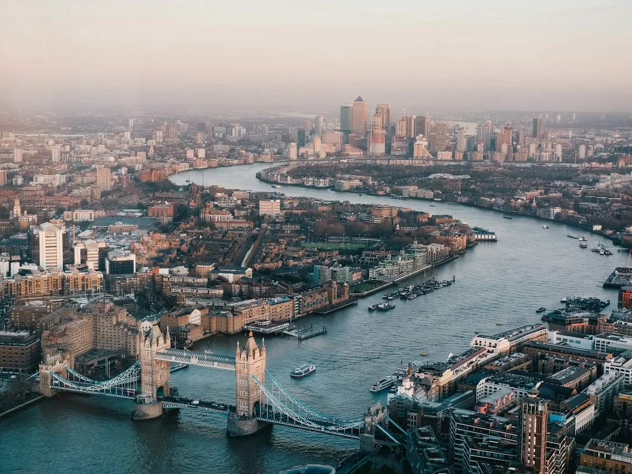 Vista de Londres e do rio Tâmisa com a London Eye, Reino Unido